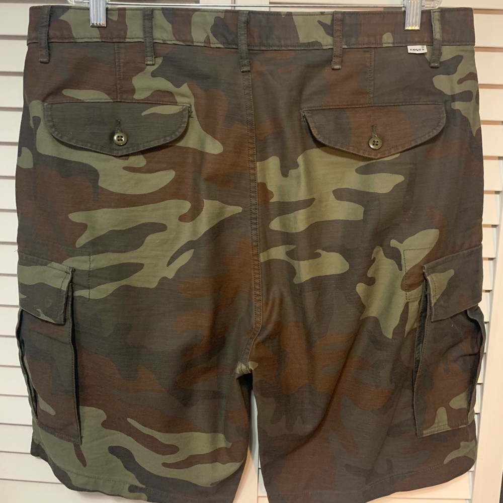 Great Condition Levi Cargo Shorts Size 38.